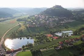 *riegersburg* ist eine marktgemeinde mit knapp 5.000 einwohnern unterhalb der gleichnamigen burganlage im südosten der steiermark im bezirk südoststeiermark. Bergfex Badesee Seebad Riegersburg Angelegter Badesee See Baden Schwimmen