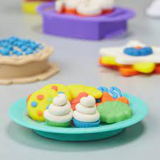 The kitchen creations magical oven introduces our young chefs to the world of cooking using their own oven complete with sounds and lights. Play Doh Kitchen Creations Magical Oven Play Doh