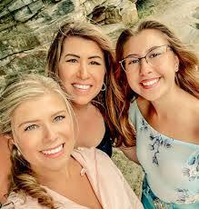 Vanessa Cox's Instagram, Twitter & Facebook