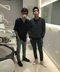 «تيام قمر كان مستعجل وعنده فرح وقفشته عند الأسانسير قبل ما ينزل». ØªÙŠØ§Ù… Ù…ØµØ·ÙÙŠ Ù‚Ù…Ø± Photos Facebook