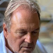 Harry Bergmann's Instagram, Twitter & Facebook