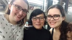 Da esquerda para direita, Juliana Leuenroth, Juliana Gomes e Michelle  Henriques, criadoras do movimento Leia Mulheres no Brasil