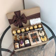 Birthday Gift Basket Ideas For Husband Beste Valentinstag Geschenkideen Fur Ehemann Day Gift Husband Ide In 2020 Birthday Gifts For Husband Best Valentine S Day Gifts Diy Christmas Gifts For Boyfriend