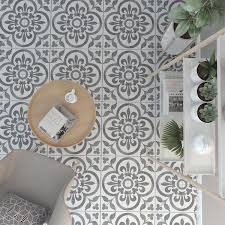 On aime son côté vintage et ses couleurs qui donnent du peps à une pièce. Carrelage Adhesif Une Renovation Facile Cote Maison