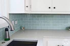 Glass backsplash ideas white, gray, black, red and more color glass backsplash ideas with kitchen cabinets and countertops. Top 35 Best Sea Glass Backsplash Tile Collections For Amazing Kitchen Https Deco Glass Tile Backsplash Kitchen Trendy Kitchen Backsplash Glass Tiles Kitchen