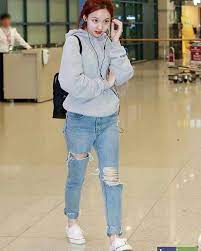 What A College Student She Looks So Nice Imnayeon Nayeon Twice Twicenayeon Stylish Fall Outfits Twice Clothing Korean Fashion
