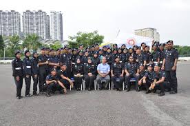 Bagi pegawai pangkat rendah mengikut ukuran yang telah ditetapkan dan dipakai di kanan dan kiri lidah bahu baju. Perkhemahan Kor Kadet Polis Kebangsaan Ke 20 Bersaing Secara Sihat Dapat Mengukuhkan Jatidiri Ewarta Mara