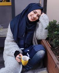 Image May Contain 1 Person Musluman Modasi Basortusu Modasi Hijab Chic