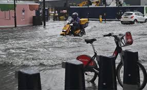 Heavy rains flood roads around london's clapham common. 1c2ty6w9rr6m7m