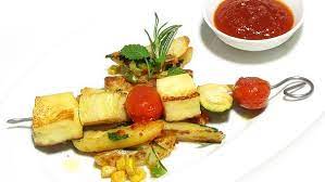 schuhbecks meine flexitarische kuche gemuseschaschlik mit tomaten ananas sauce br de gemuse schaschlik lebensmittel essen