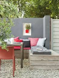 Inspiration für kleinen wohnungsgarten mit moderner gartenbank in schwarz. Sitzecke Im Garten Relax Im Grunen Archzine Net