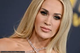 Fans want singer Carrie Underwood to “dress like a wife and a mother” after  seeing her “not very modest” outfit 😧 check comments for photos 👇