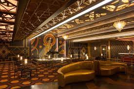 Tvoj omiljeni obrok stiže pred vrata za nekoliko minuta! The Out Of This World Set Design Of Passengers Passengers Movie Set Design House Front Design