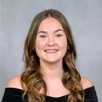 Elizabeth Arnett's Instagram, Twitter & Facebook