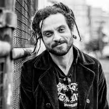 Nilton é um contribuinte que faz stand up comedy mas também escreve livros, edita dvd, faz rádio e. Boardriding Nilton Neves Urina