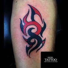 Tribal ink allows the intricate design patterns to work with or against the flow of the hands and fingers while telling the collector's story. Tribal Tattoos Designs Color Nice