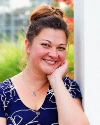 Stephanie Yates's Instagram, Twitter & Facebook