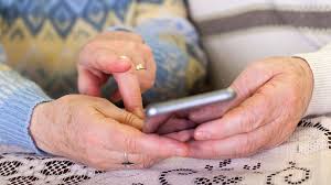 Op Zoek Naar Een Mobiel Voor Ouderen Waar Kunt U Dan Uit Kiezen Max Vandaag