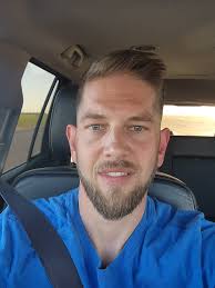 If you dislike a picture it's fine obviously. Just look at a different one  and be happy. No need to burst out whinging in comment sections 😭 You look  like a knob