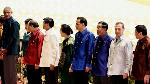 Obama tiba di istana presiden pada pukul 15.30 wib dan diterima oleh presiden joko widodo. That Awkward Moment When Obama Met Duterte After Whore Spat Bbc News