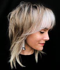 You can wear medium length hairstyles in a number of ways, in a variety of shapes and styles including straight, wavy or curly. 15 Easy Everyday Hairstyles For Medium Length Hair Cooklada