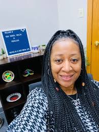 Deb Wren's Instagram, Twitter & Facebook