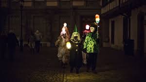 It's dark and cold, but then, these beautiful lanterns start parading around town while music is played! Basler Fasnacht 2018 Morgestraich Vorwarts Marsch Die Drey Scheenschte Daag Haben Begonnen