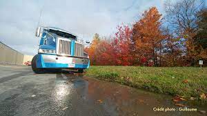 Le chauffeur routier est responsable de l'acheminement des marchandises par voie routière et permet ainsi une distribution des biens aux détaillants. Devenir Chauffeur Routier Au Canada Entre Le Reve Et La Realite Mode D Emploi Et Temoignages S Installer Travailler Et Etudier Au Quebec Canada