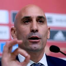 La Federación Española de Fútbol considera "ilegal" el acuerdo entre La  Liga y el Fondo CVC