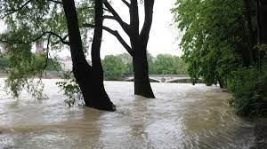 In münchen dürfte meldestufe 2 erreicht werden. Hochwasser In Munchen Isar Pegel Erreicht Hochststand Munchen Sz De