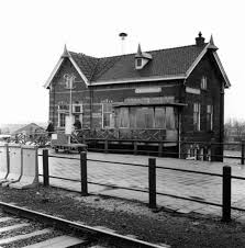 When exiting at the front of the train station, the office is within walking distance (10 min.). Zwijndrecht Station Zwijndrecht 1965 Oude Boten Holland Trein