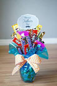 Cute Creative Ways To Give Gift Cards Tulamama Candy Bouquet Diy Gift Card Bouquet Candy Bar Bouquet