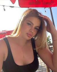 Bella Van Aken (@bella_bluu) • Instagram photos and videos