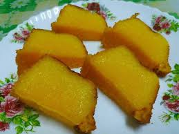 Kocok lepas telur, kemudian aduk bersama tepung terigu yang sudah diencerkan dengan air. Kuali Mama Kuih Bingka Ubi Kayu Bakar Bahan2nya 5 Facebook