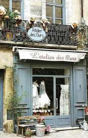 L Atelier Des Ours Ladeninneneinrichtung Ladenfenster Fenster Und Turen
