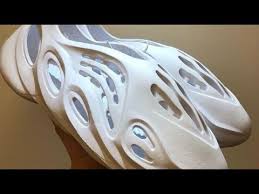 Kanye West Yeezy Foam Runner Shock Drop In 2020 Yeezy Yeezy Foams Kanye West