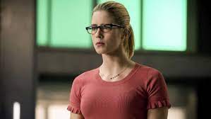 Emily bett richards crew is here to bring you all the latest updates on the beautiful @emilybett.#emily is best known as #felicitysmoak. Arrow Emily Bett Rickards Steigt Vor Staffel 8 Aus