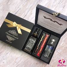 Caixa De Presente Para Padrinhos De Casamento Kit Convite Para Padrinhos Em Caixa De Mdf Personalizada Com Whisky Jack Daniel S Vodka Abs Convite De Casamento Convite Padrinhos Convite Padrinhos Casamento