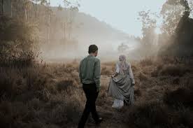 Hiasan aksesoris lainnya diatas hijab. 10 Inspirasi Pre Wedding Outdoor Tanpa Bersentuhan Sopan Dan Pastinya Super Instagramable