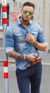 1001 Idees Tatouage Rose Comment Porter Une Chemise En Jean Comme Ca Chemise Jean Homme Chemise En Jean Mode Decontractee Pour Homme
