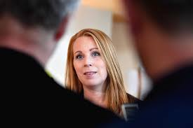 Centerpartiet, ofte kalt centern, er et politisk parti i sverige. Ledare Nar Centerpartiet Kallar