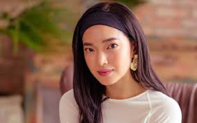 Châu Bùi chính thức xin lỗi sau vụ nói tiếng Việt không dấu gây hiểu nhầm