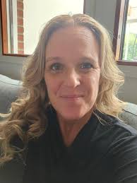 This page randomly came up in my feed..so ok,let's play.."how old do I  look?" Update.. one of you has guessed correctly...the others are all  waaaay off! 😅