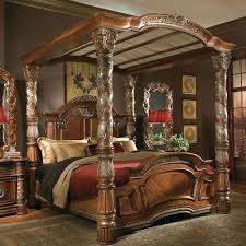 Choosing Canopy Bed For Elegant And Comfortable Atmosphere Canopy Bedroom Sets Luxurious Bedrooms Canopy Bedroom Design
