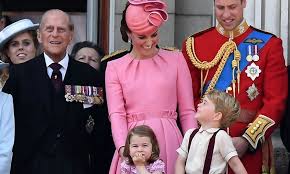 Während william jedoch seit knapp zehn jahren mit ehefrau kate middleton verheiratet und vater von drei kindern ist, genießt der jüngere harry lange neben harry erwähnt auch william seine familie und teilt sogar ein bisher unveröffentlichtes foto von sohn george. Kinder Von Prinz William Nicht Dabei Neue Vorarlberger Tageszeitung