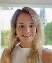 Danielle Leo's Instagram, Twitter & Facebook