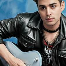 Daisy Meyers's Instagram, Twitter & Facebook