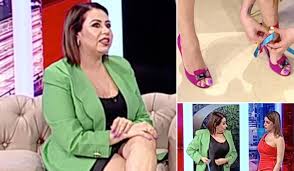 Xtra night show 11.493 views1 days ago. Oana Roman AcuzatÄƒ CÄƒ Nu A SlÄƒbit Si A MÄƒsurat Talia Si Picioarele In Direct