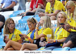 Ein „phantomist derweil emir spahic. Maja Nilsson Zweite Links Ehefrau Von Victor Lindelof Camilla Sjodahl Essen Mitte Freundin Von Albin Ekdal Und Sanna Dahlstrom Zweiter Von Rechts Verlobten Zu John Guidetti Wahrend Der Fifa Wm Viertel Finale Von
