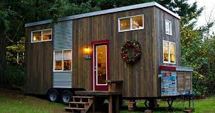 Look Inside This Dream Lady Builds Her Own Tiny Home After Her Kids Grow Up Tiny House Towns Diy Tiny House Tiny House On Wheels